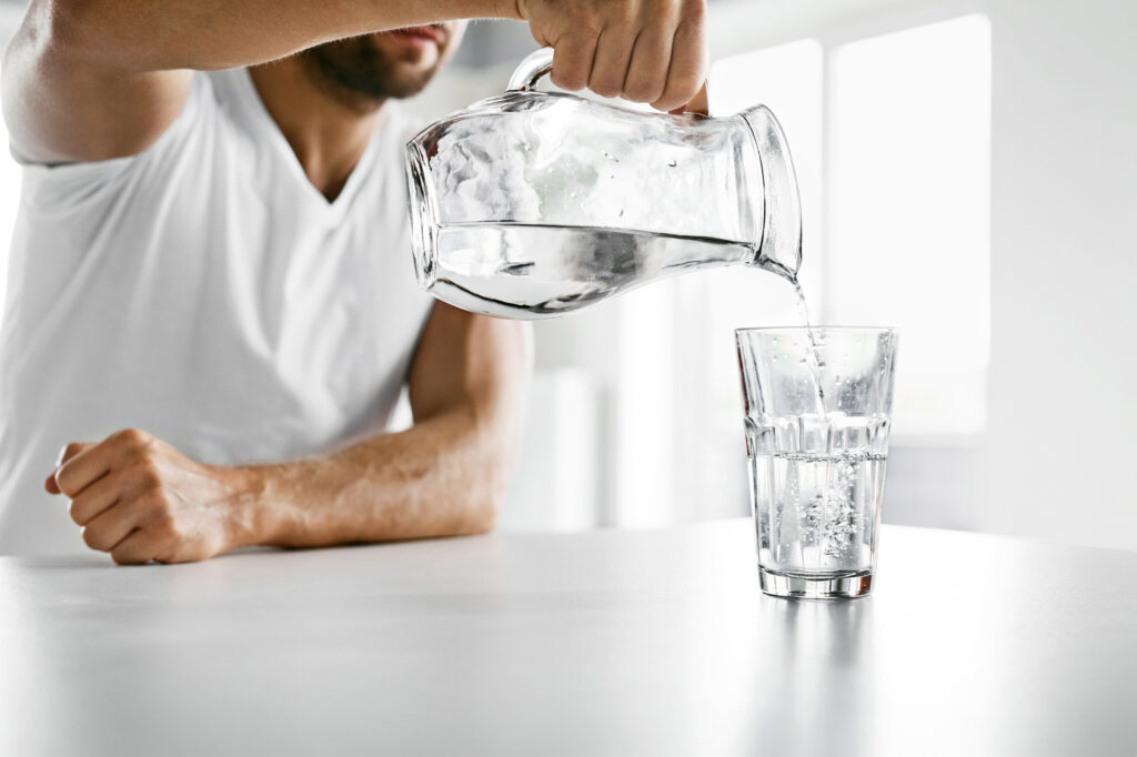 Su içmenin başlıca faydaları; enerji verir, sindirimi düzenler, toksinleri atar. 